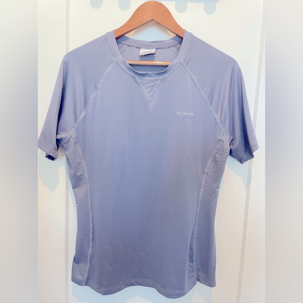 Columbia women’s size Medium active shirt